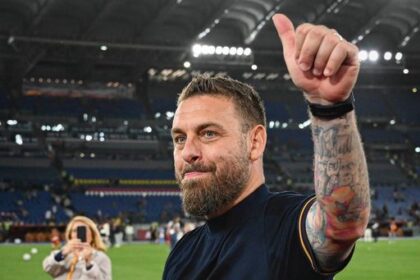 AS Roma Sacks Daniele de Rossi