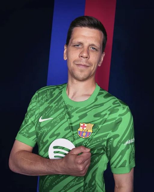 Barcelona Signs Wojciech Szczesny as Replacement for Injured Ter Stegen