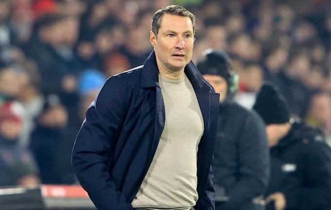 Feyenoord Sack Priske Ahead of Crucial UCL Playoff